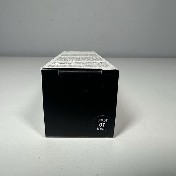 Japonesque Luminous Foundation 07  .84 Fl Oz. - Picture 5 of 5